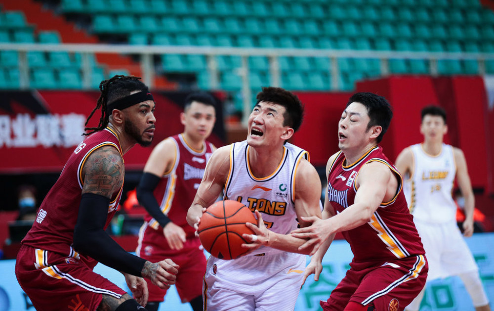 浓眉哥能重回CBA四强悬念揭晓(cba辽宁队主教练杨鸣吐槽郭艾伦)